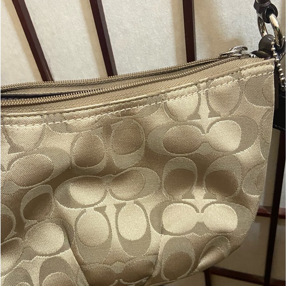 Coach tan and brown monogram sling bag. Interior is a bit dirty. - Picture 4 of 8